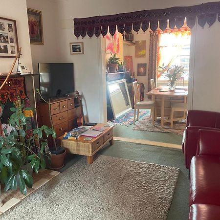 Homestay In The Heart Of Avalon 格拉斯顿伯里 外观 照片