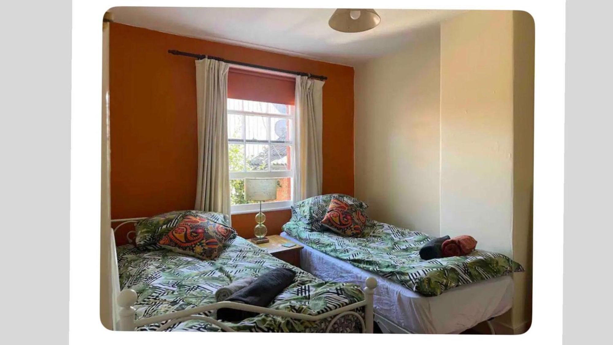 Homestay In The Heart Of Avalon 格拉斯顿伯里 外观 照片