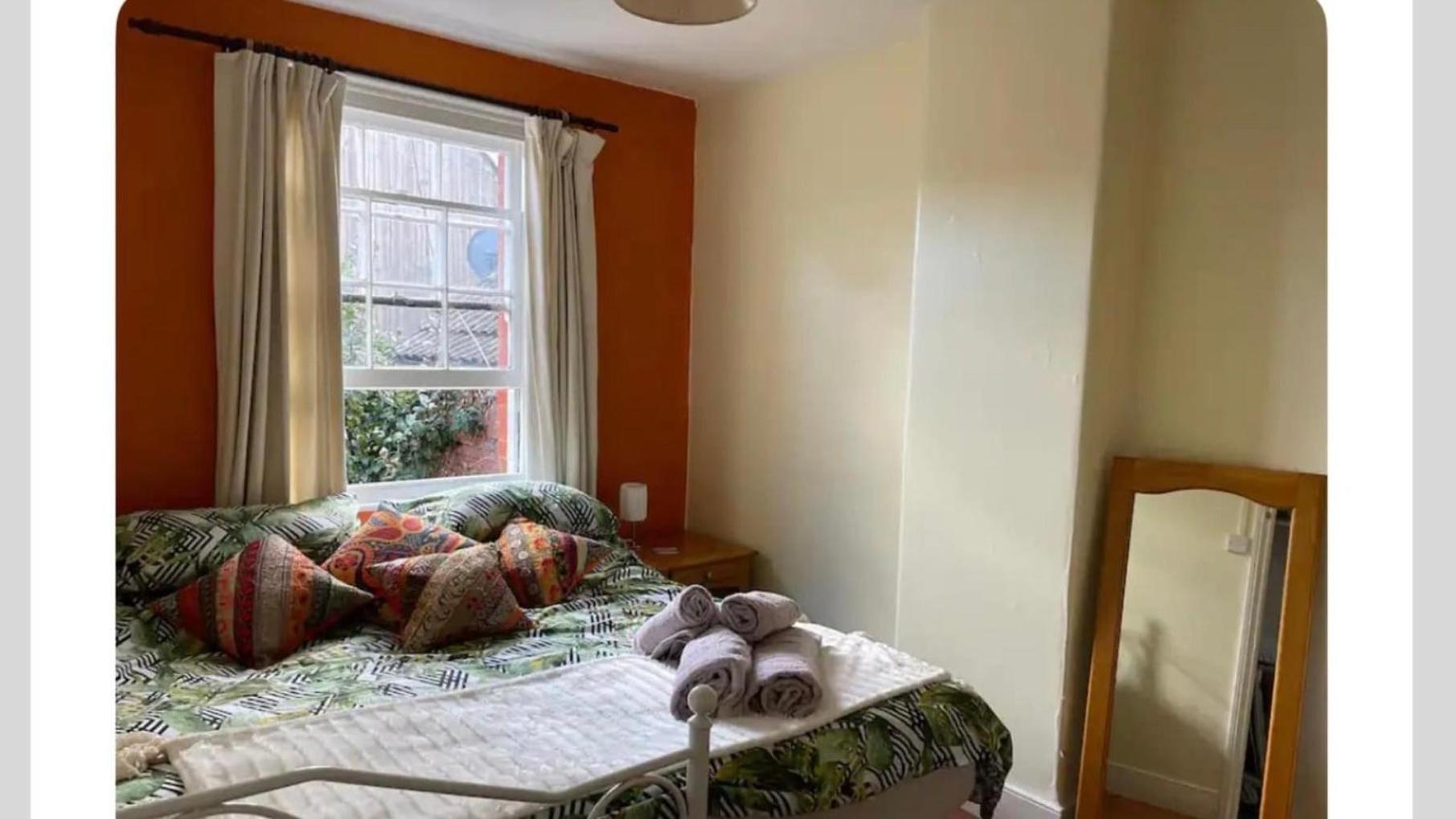 Homestay In The Heart Of Avalon 格拉斯顿伯里 外观 照片